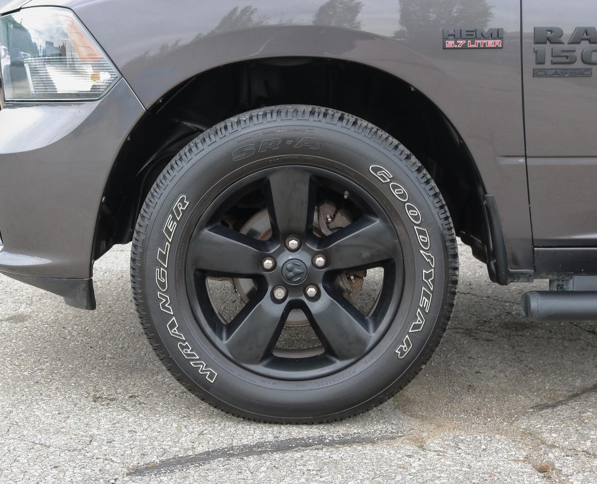 2022 RAM 1500 Classic Express 4x4 Quad Cab 6'4  Box | REMOTE START | Photo