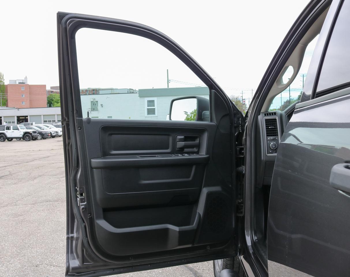 2022 RAM 1500 Classic Express 4x4 Quad Cab 6'4  Box | REMOTE START | Photo