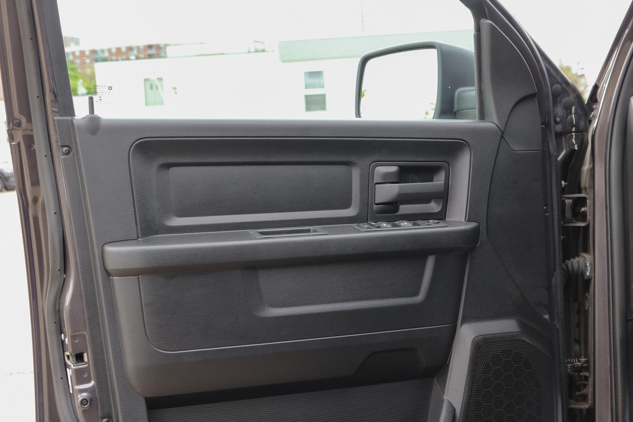 2022 RAM 1500 Classic Express 4x4 Quad Cab 6'4  Box | REMOTE START | Photo