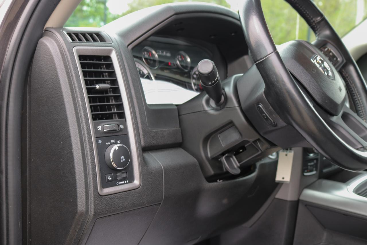 2022 RAM 1500 Classic Express 4x4 Quad Cab 6'4  Box | REMOTE START | Photo