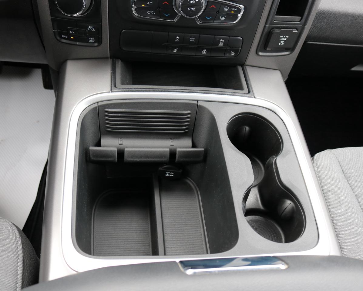 2022 RAM 1500 Classic Express 4x4 Quad Cab 6'4  Box | REMOTE START | Photo