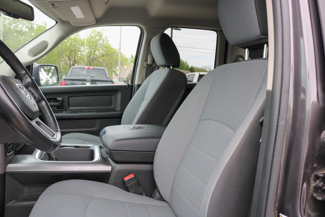 2022 RAM 1500 Classic Express 4x4 Quad Cab 6'4  Box | REMOTE START | Photo