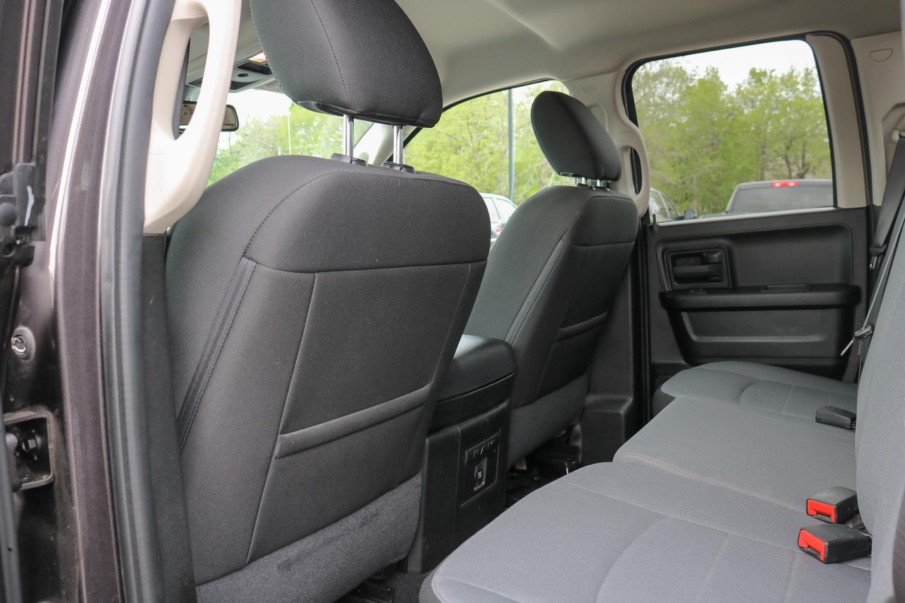 2022 RAM 1500 Classic Express 4x4 Quad Cab 6'4  Box | REMOTE START | Photo