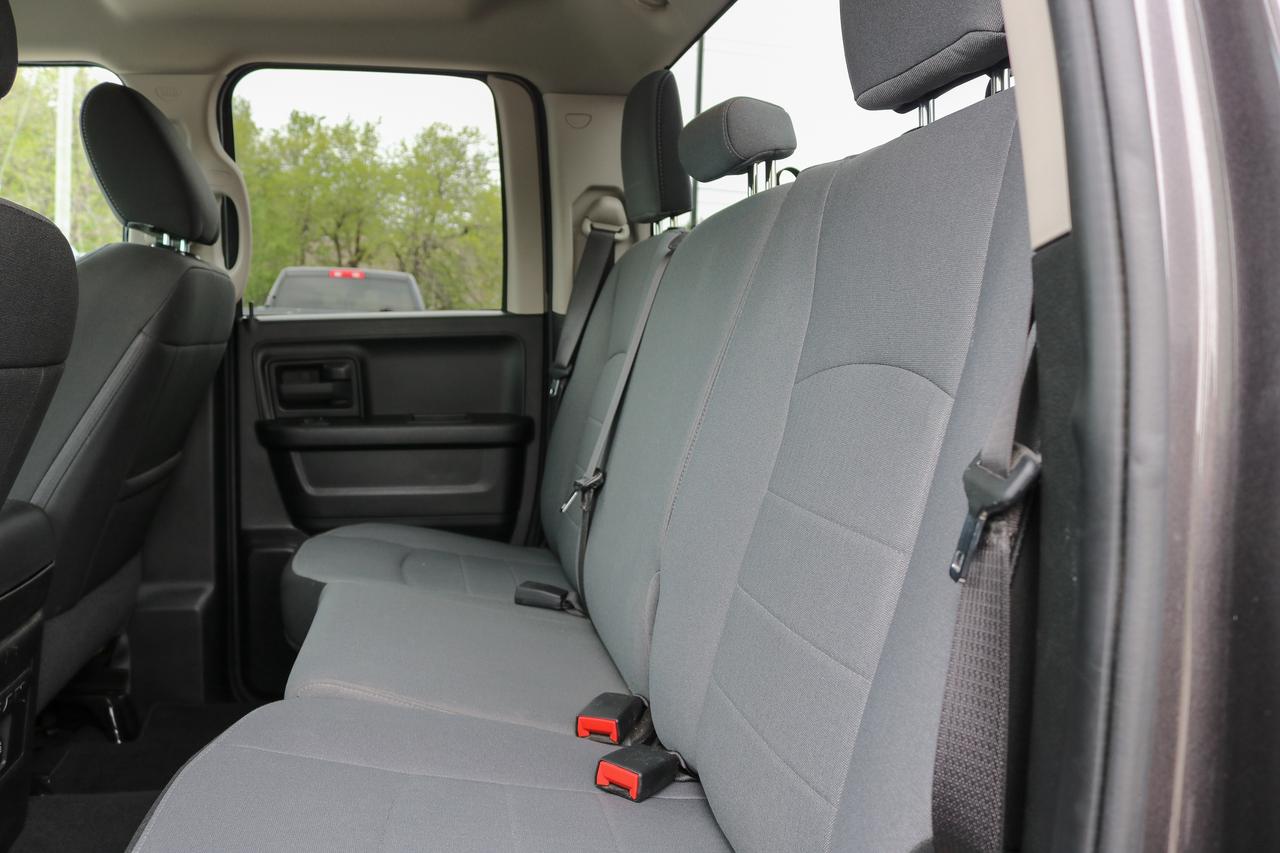 2022 RAM 1500 Classic Express 4x4 Quad Cab 6'4  Box | REMOTE START | Photo