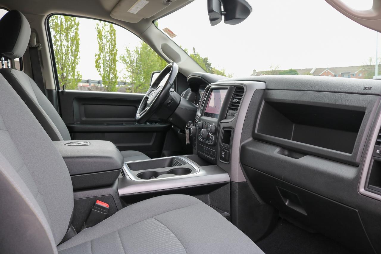 2022 RAM 1500 Classic Express 4x4 Quad Cab 6'4  Box | REMOTE START | Photo
