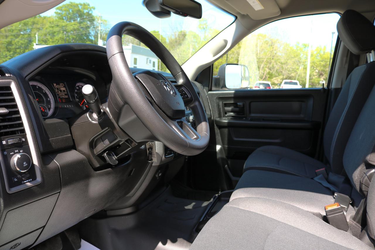 2023 RAM 1500 Classic Express 4x4 Crew Cab 5'7  Box | TRAILER HITCH | Photo