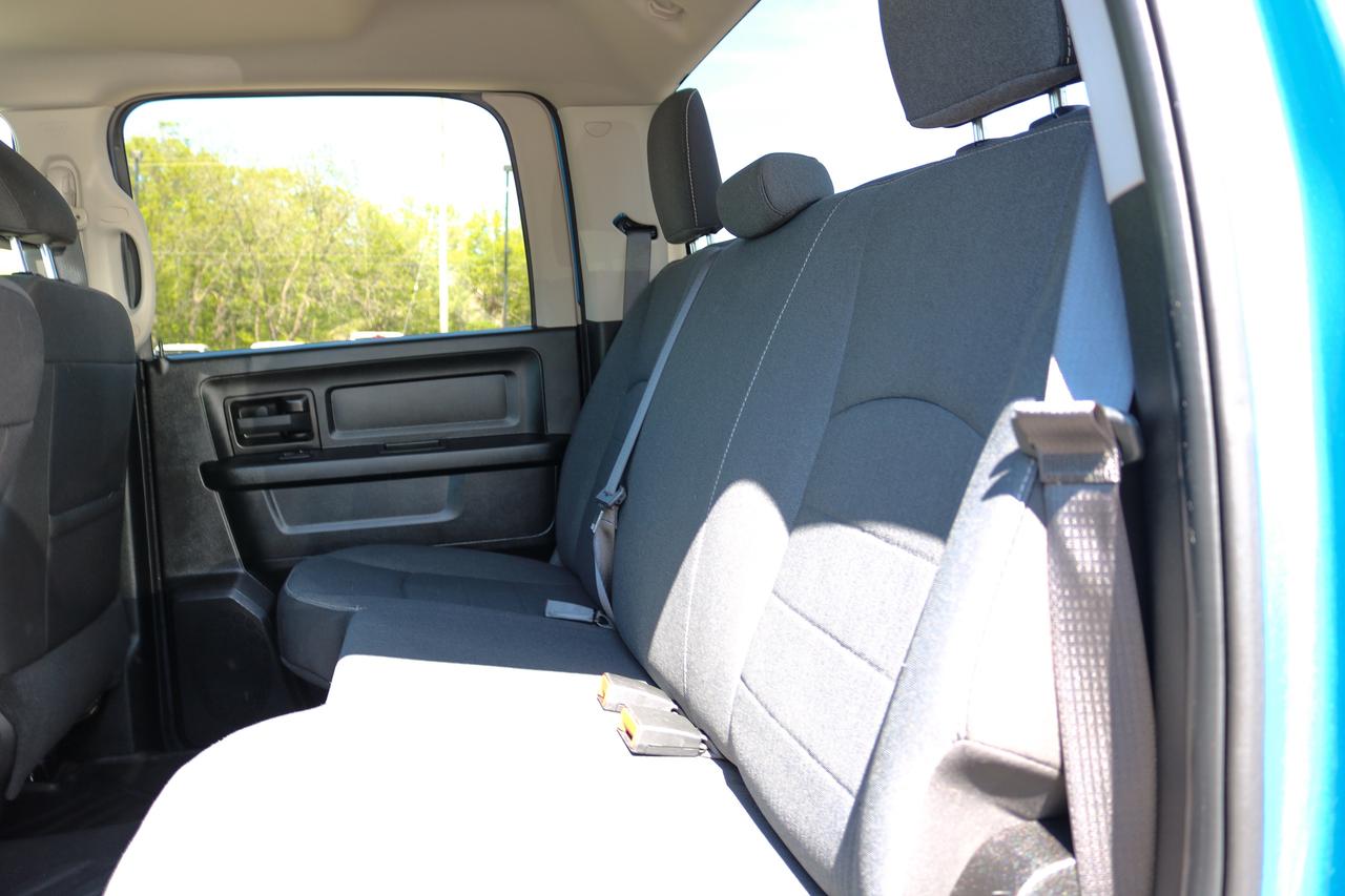 2023 RAM 1500 Classic Express 4x4 Crew Cab 5'7  Box | TRAILER HITCH | Photo