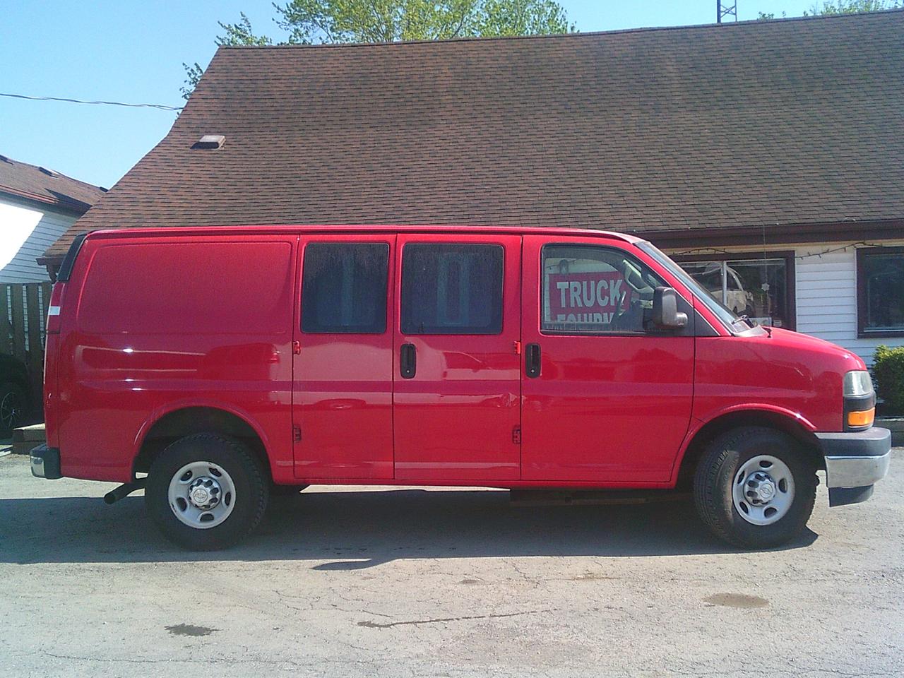 2019 Chevrolet Express 2500 RWD 2500 135 Photo4