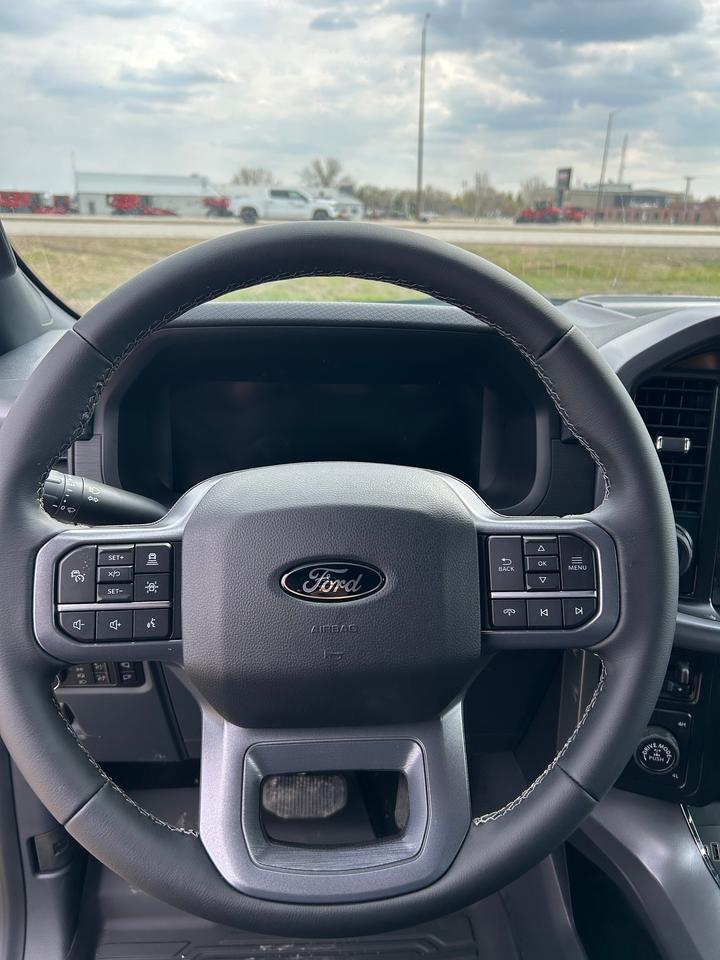 2026 Ford F-150 XLT 4WD SuperCrew 5.5' Box 302A Photo4