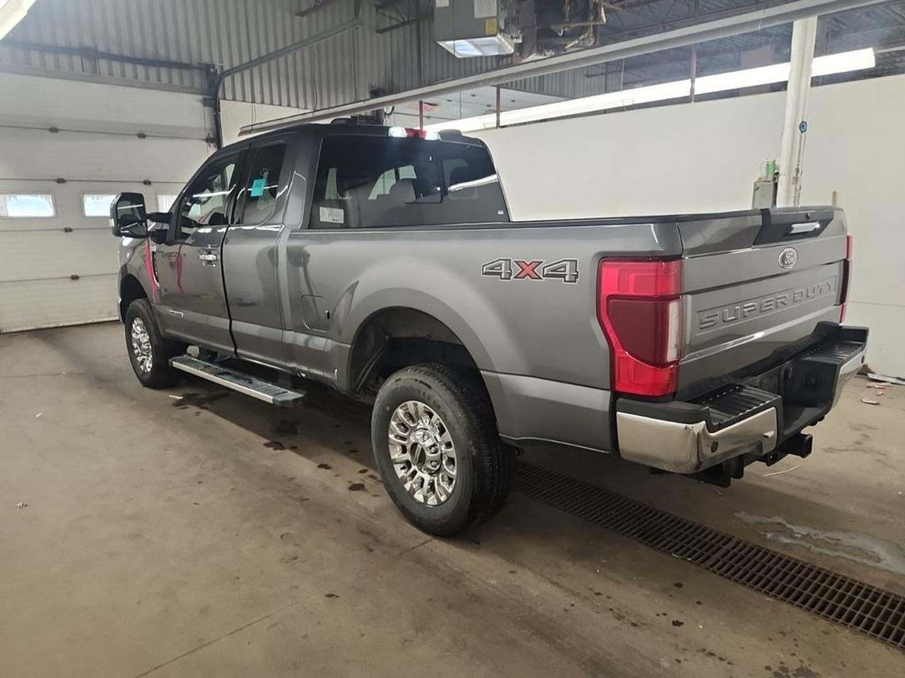 2022 Ford F-250 Super Duty SRW Lariat Photo3