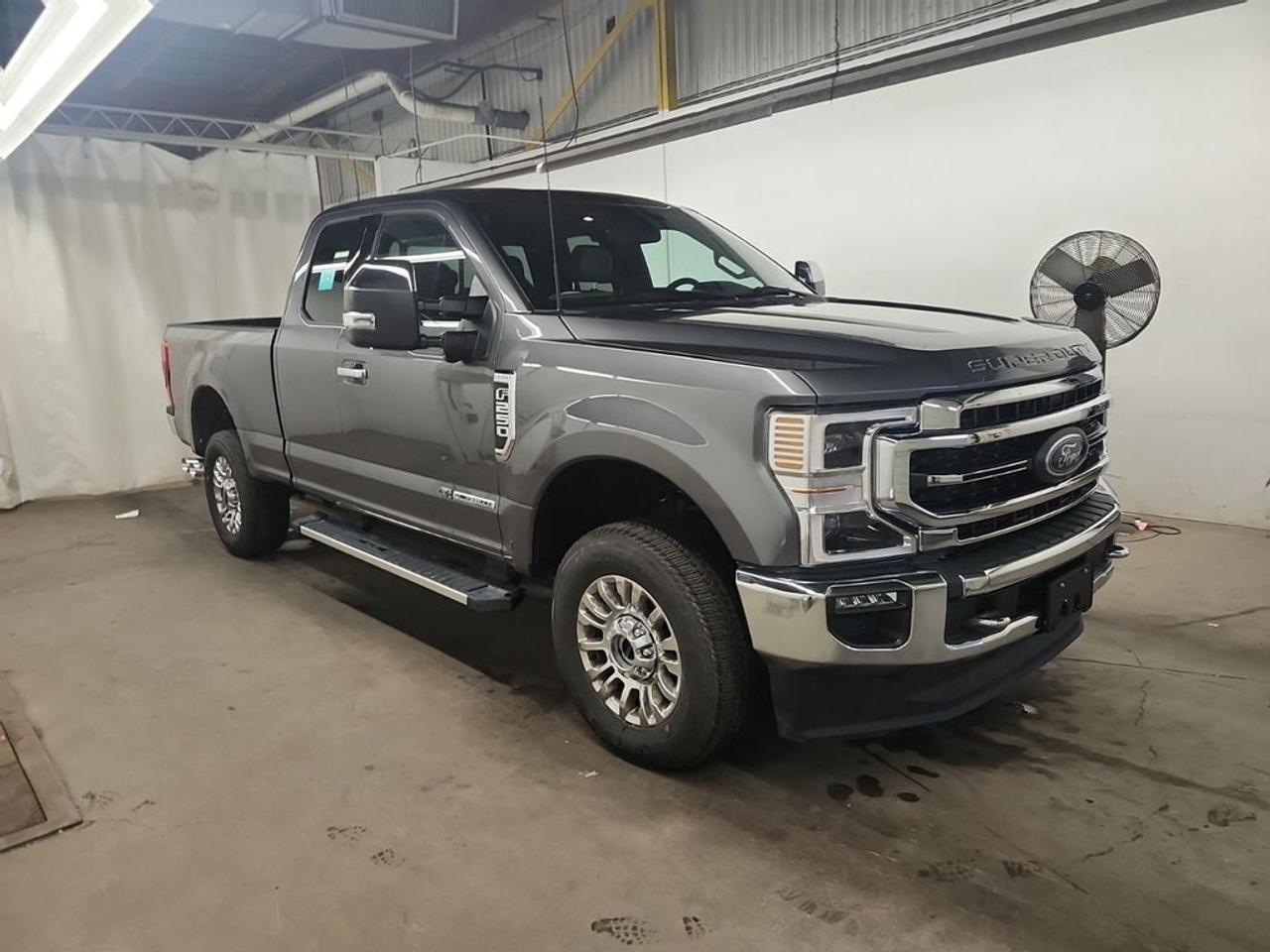 2022 Ford F-250 Super Duty SRW Lariat Photo1