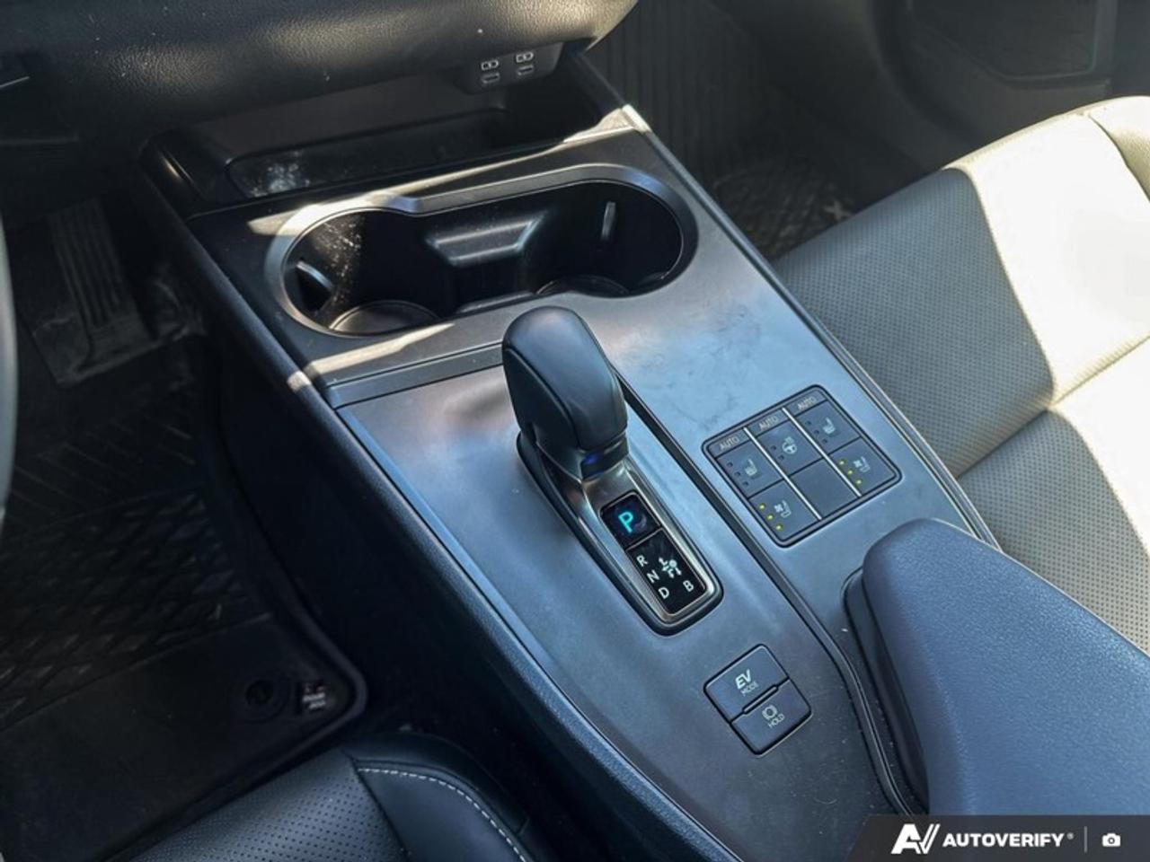 2025 Lexus UX 300h  UX 300H AWD HYBRID Photo