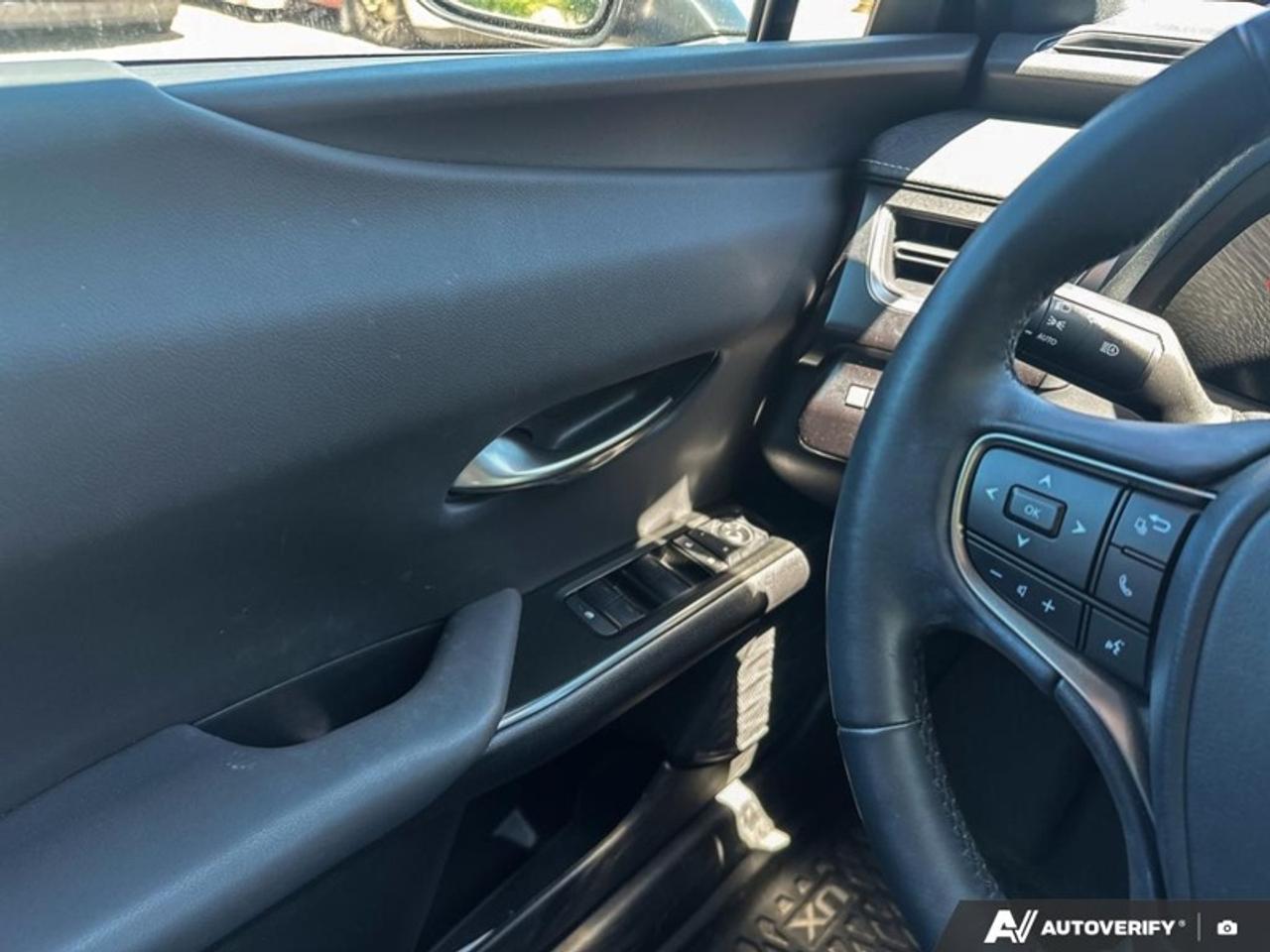 2025 Lexus UX 300h  UX 300H AWD HYBRID Photo