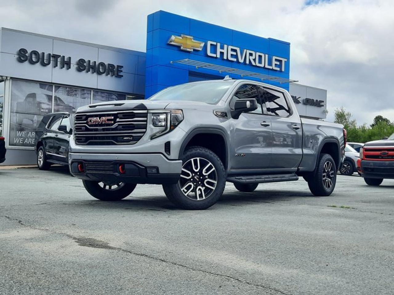 4WD Crew Cab 157 AT4, 10-Speed Automatic, Gas V8 6.2L/376
