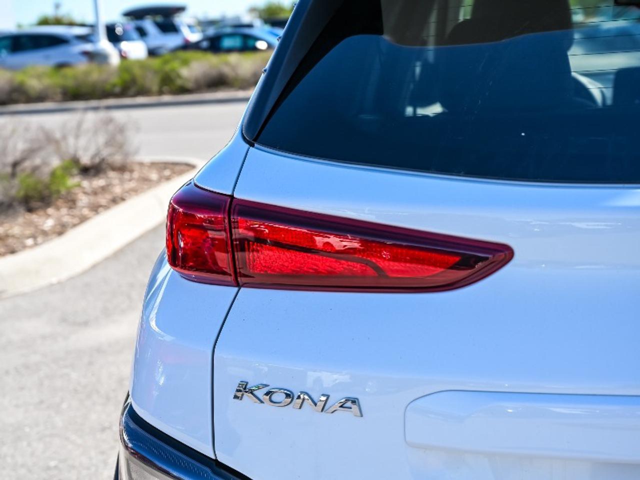 2022 Hyundai KONA LE Photo
