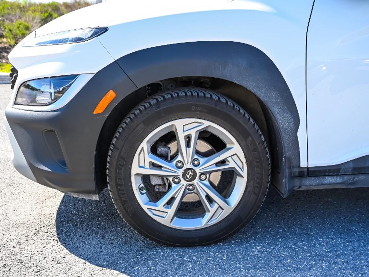 2022 Hyundai KONA LE Photo