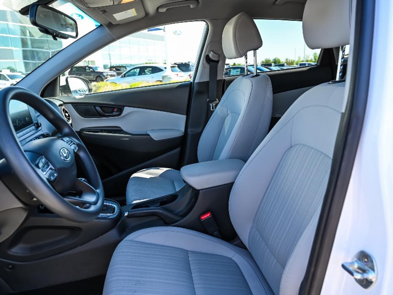 2022 Hyundai KONA LE Photo