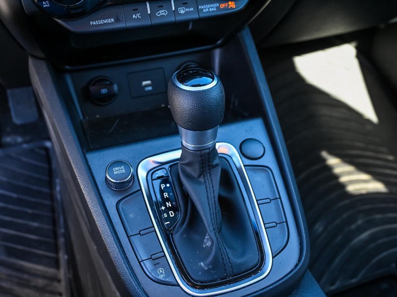 2022 Hyundai KONA LE Photo