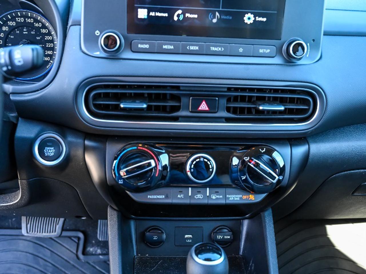 2022 Hyundai KONA LE Photo
