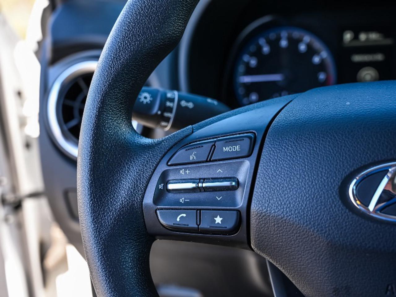 2022 Hyundai KONA LE Photo