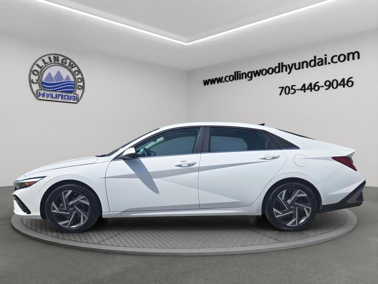 2024 Hyundai Elantra Luxury Photo3