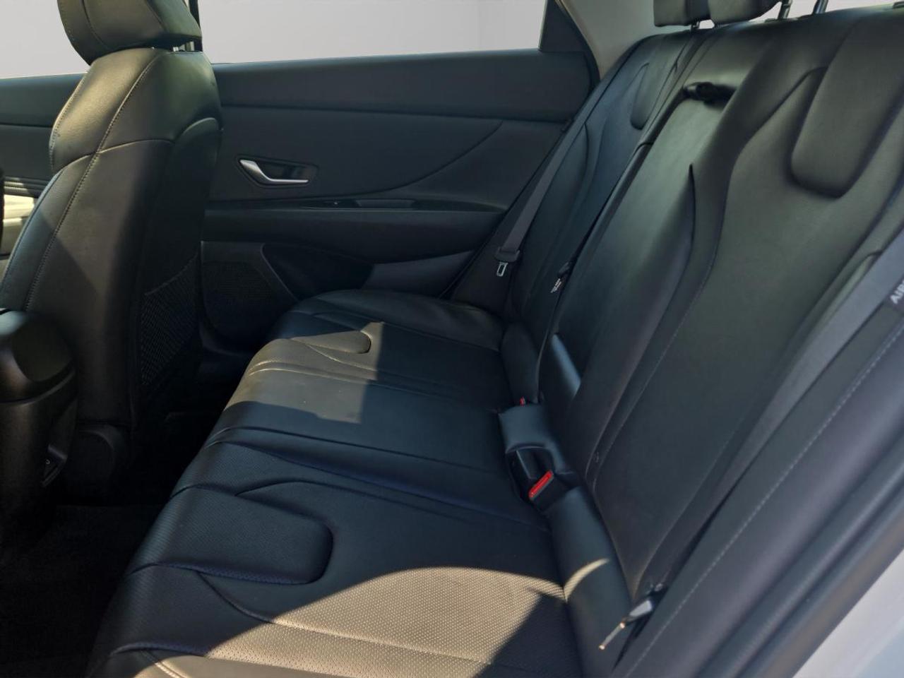2024 Hyundai Elantra Luxury Photo