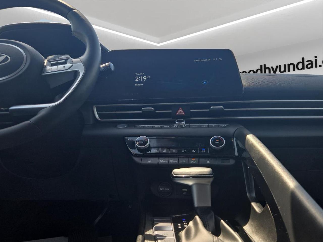 2024 Hyundai Elantra Luxury Photo