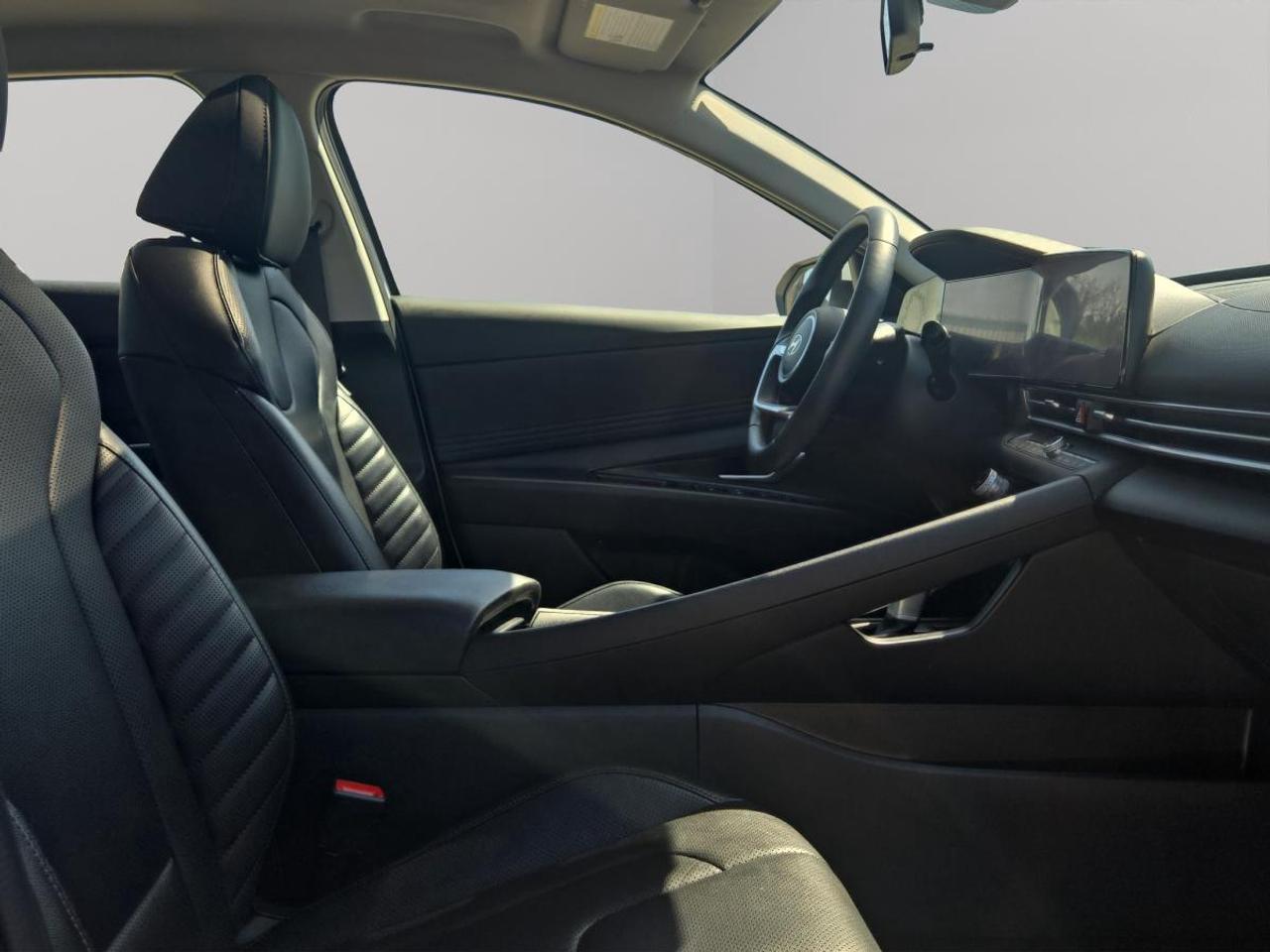 2024 Hyundai Elantra Luxury Photo