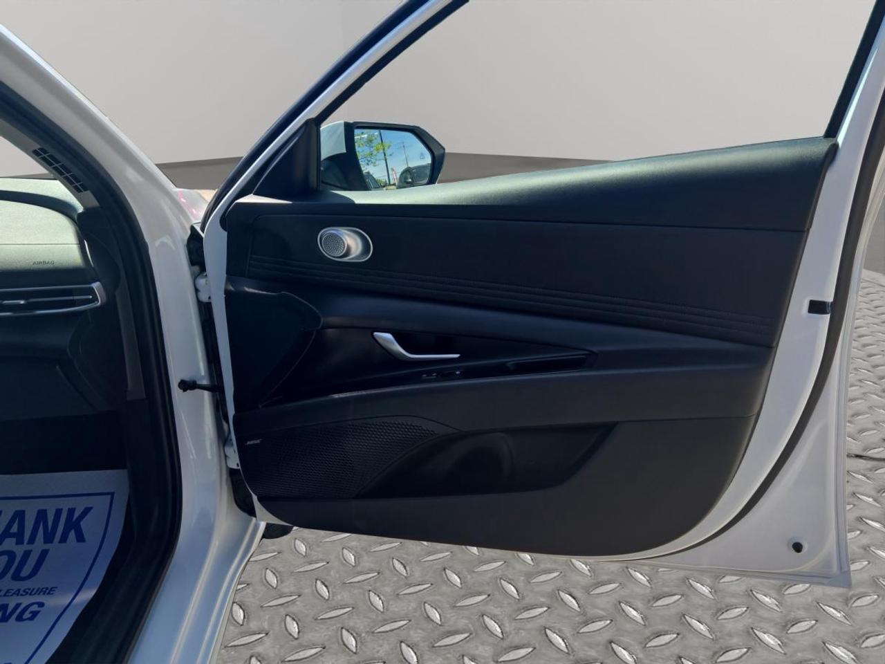2024 Hyundai Elantra Luxury Photo