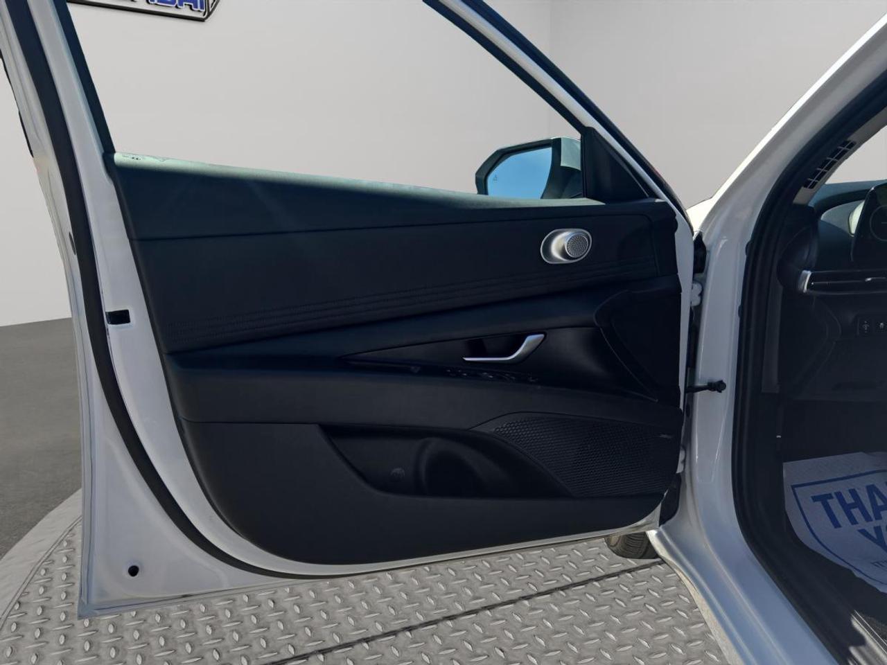 2024 Hyundai Elantra Luxury Photo