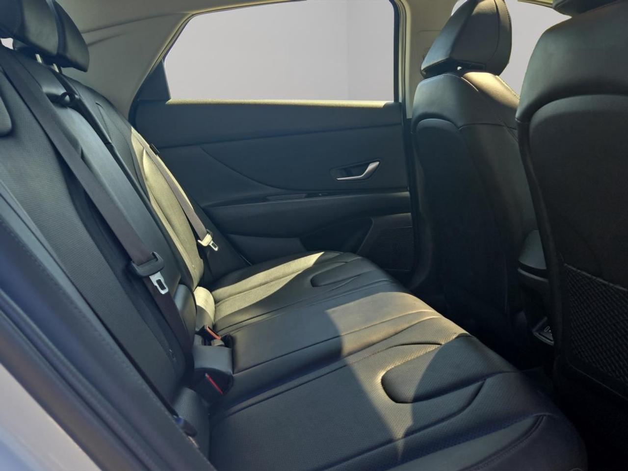 2024 Hyundai Elantra Luxury Photo