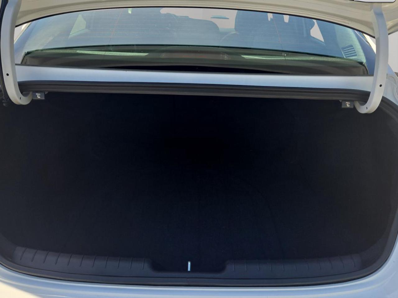 2024 Hyundai Elantra Luxury Photo