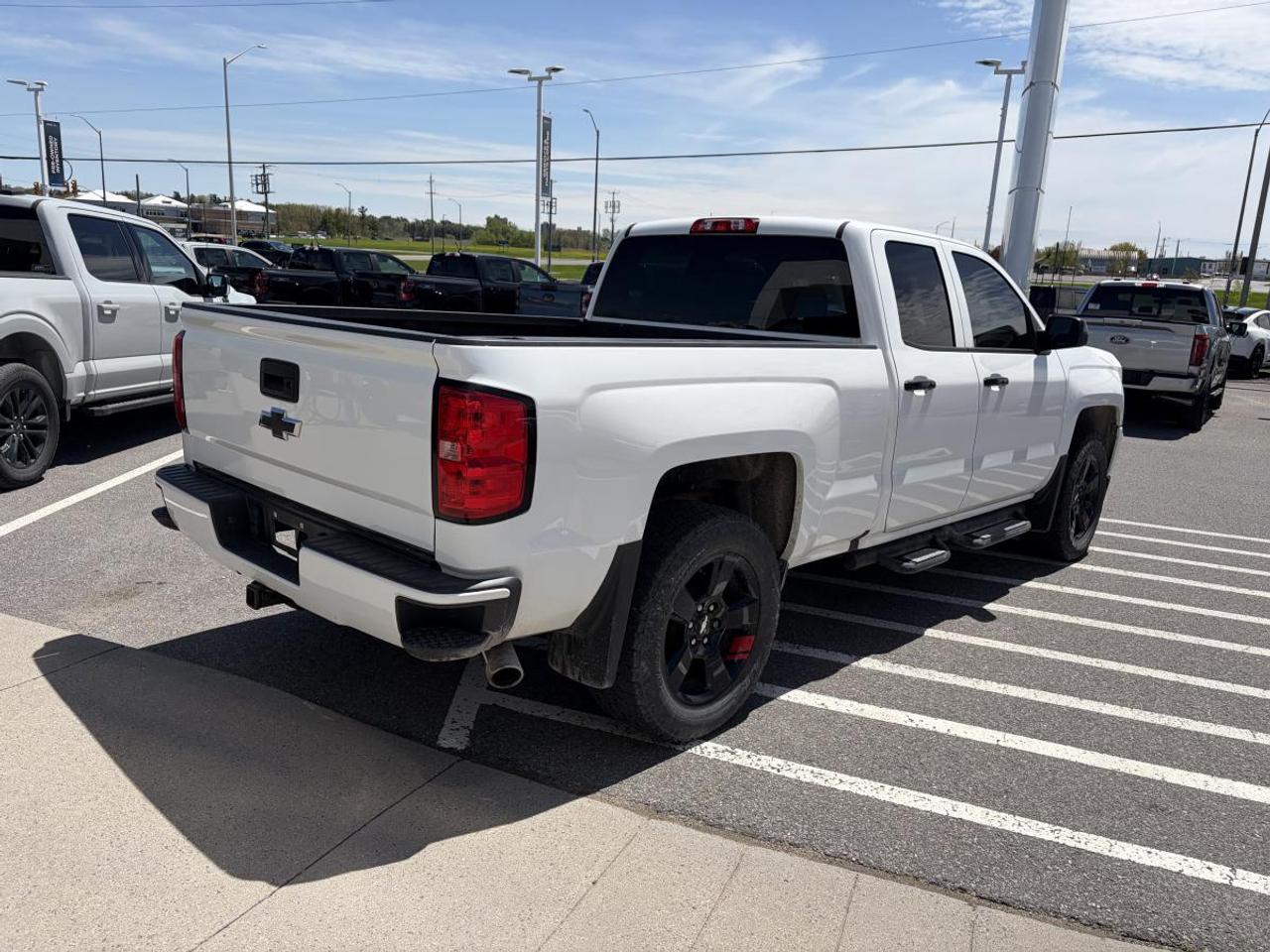 2018 Chevrolet Silverado 1500 LT Photo
