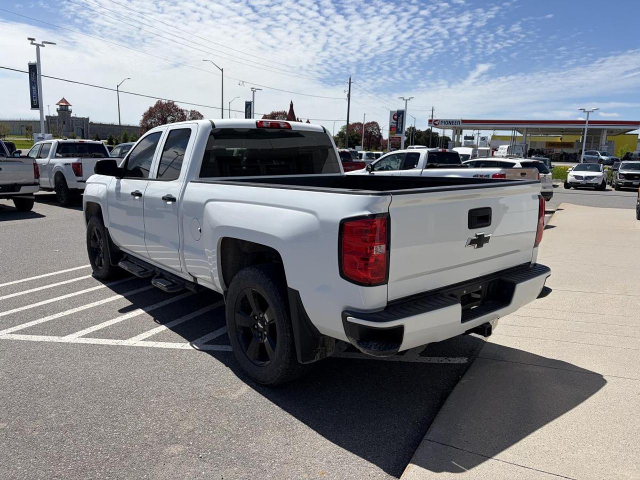2018 Chevrolet Silverado 1500 LT Photo