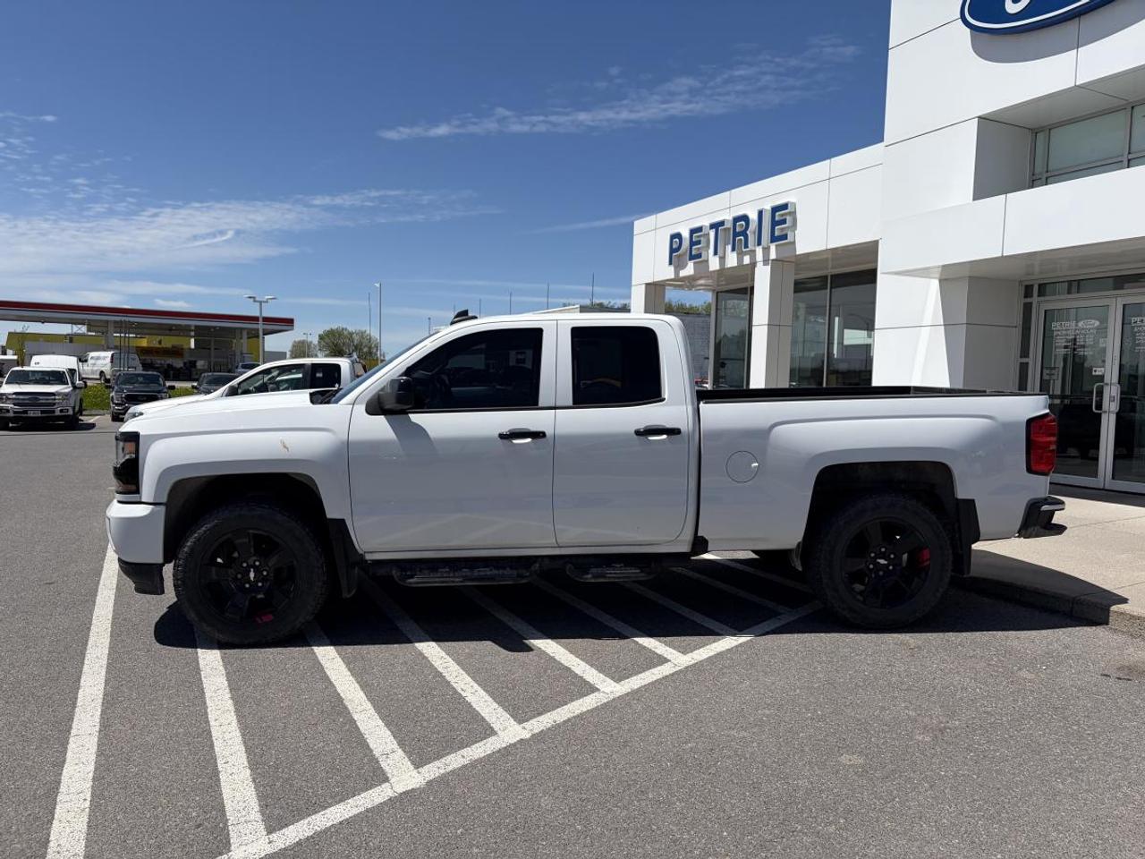 2018 Chevrolet Silverado 1500 LT Photo