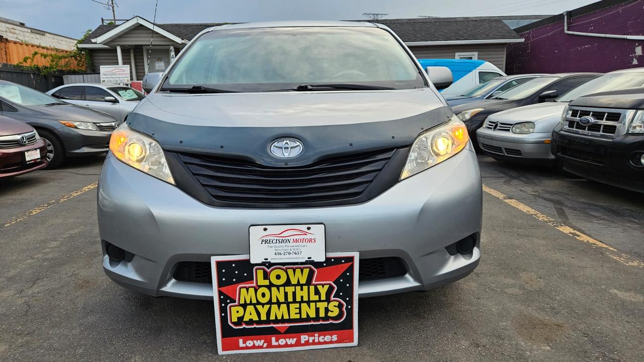 2011 Toyota Sienna  Photo