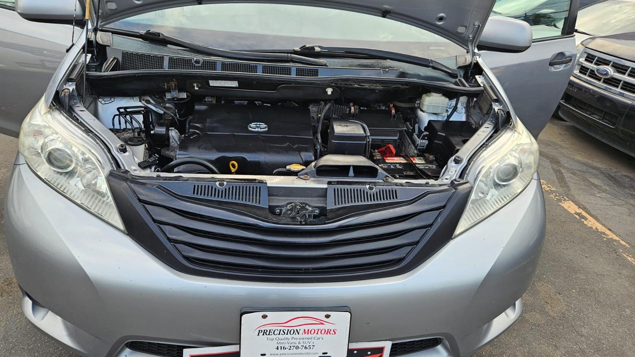 2011 Toyota Sienna  Photo