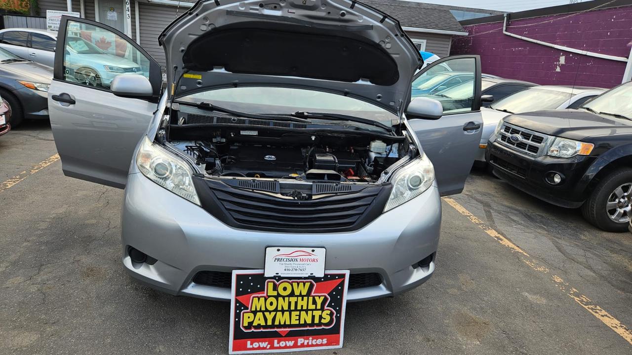 2011 Toyota Sienna  Photo