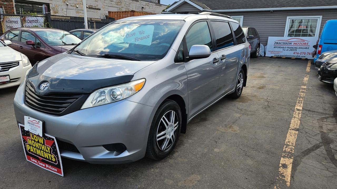 2011 Toyota Sienna  Photo