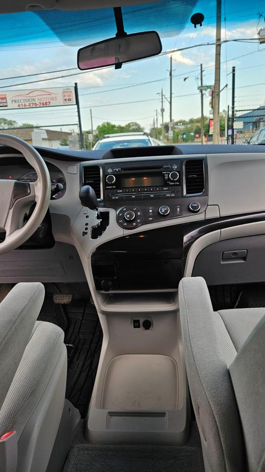 2011 Toyota Sienna  Photo