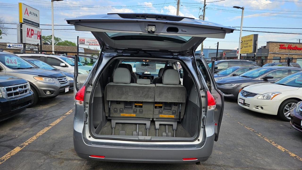 2011 Toyota Sienna  Photo