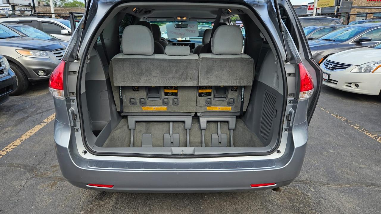 2011 Toyota Sienna  Photo