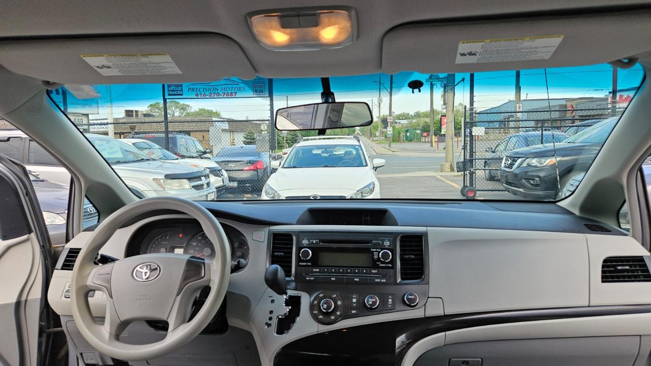 2011 Toyota Sienna  Photo