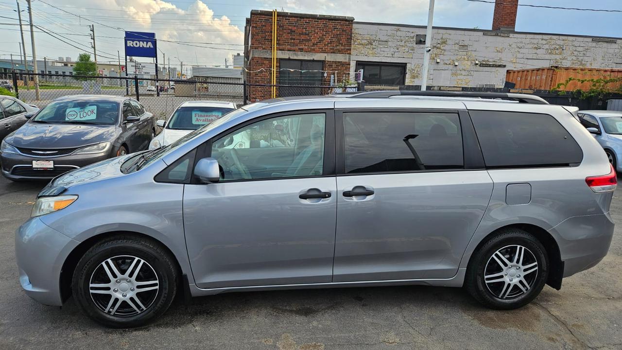 2011 Toyota Sienna  Photo