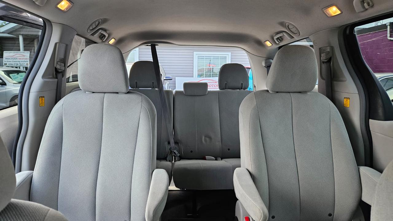 2011 Toyota Sienna  Photo