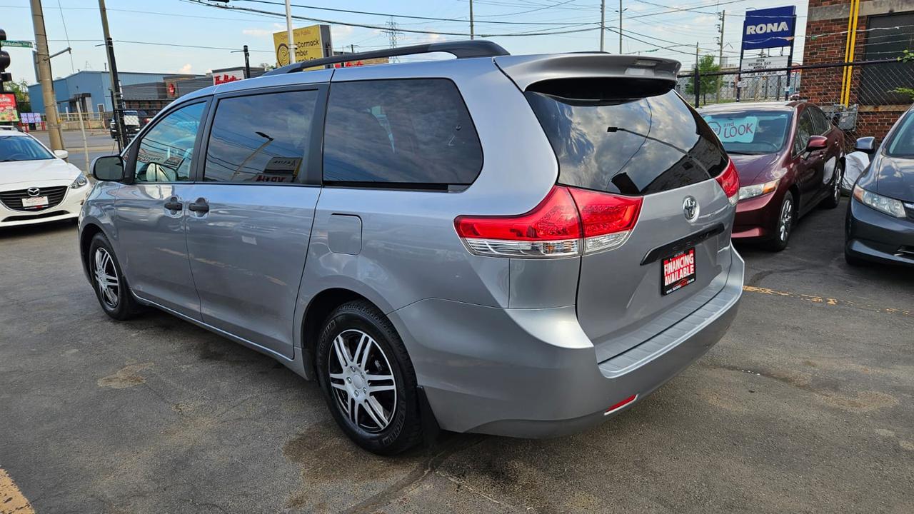 2011 Toyota Sienna  Photo