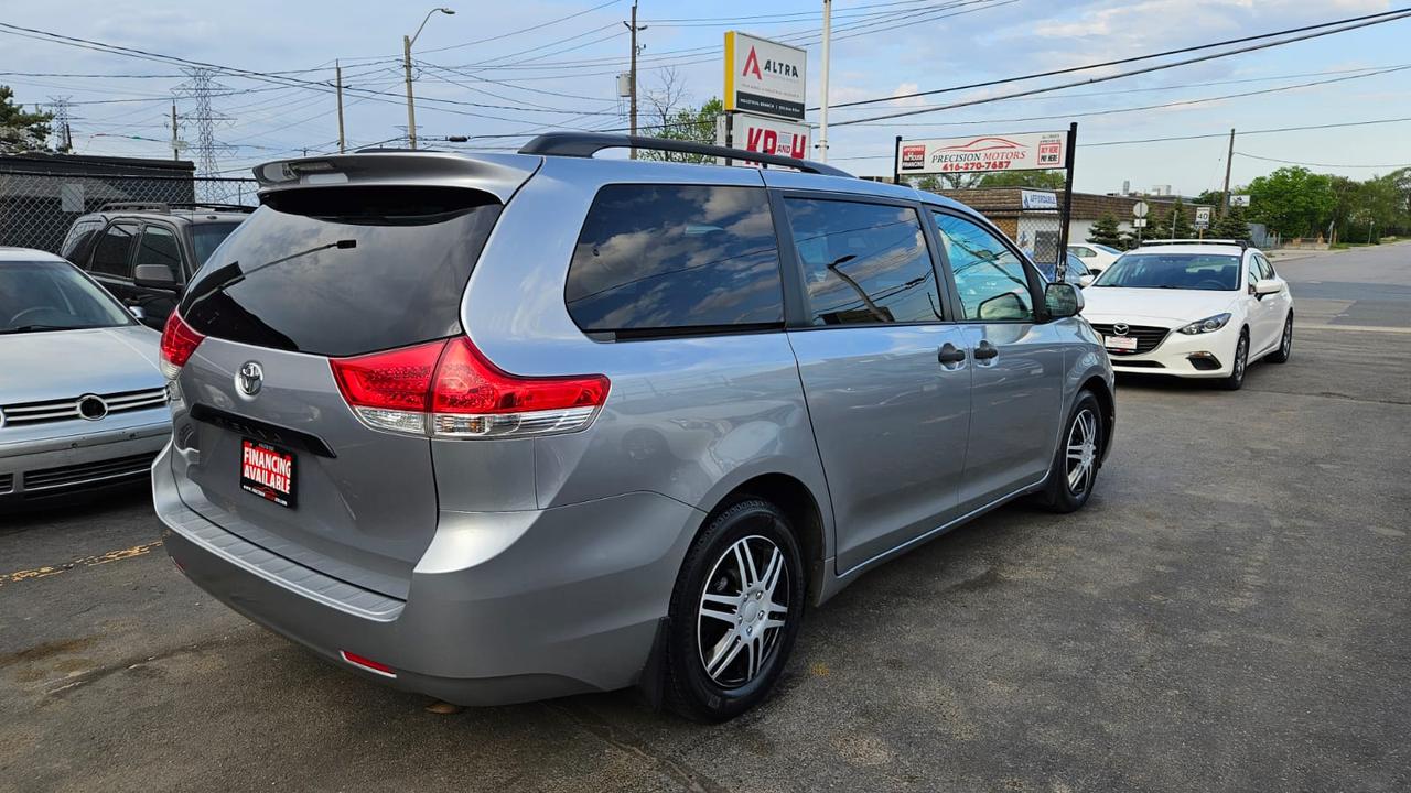 2011 Toyota Sienna  Photo3