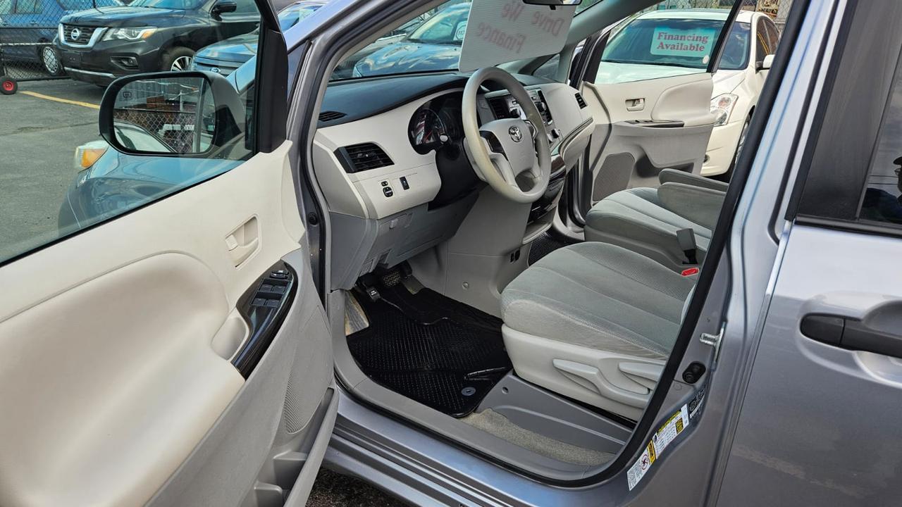 2011 Toyota Sienna  Photo