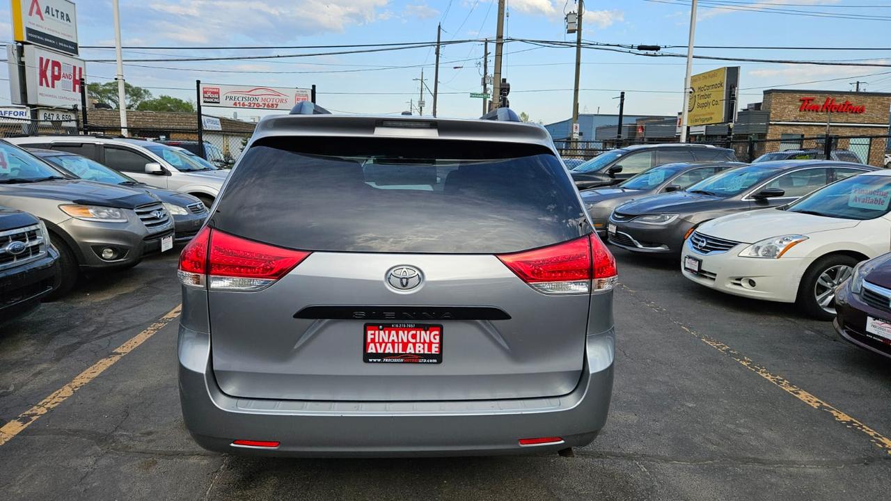 2011 Toyota Sienna  Photo