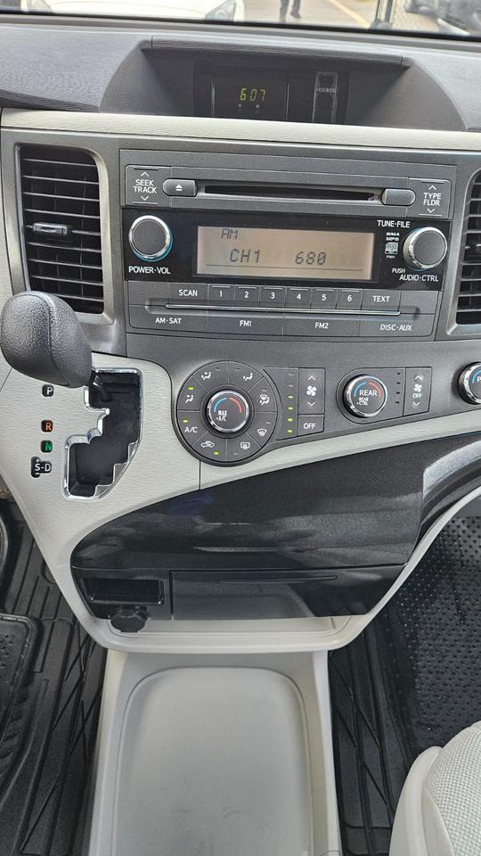 2011 Toyota Sienna  Photo
